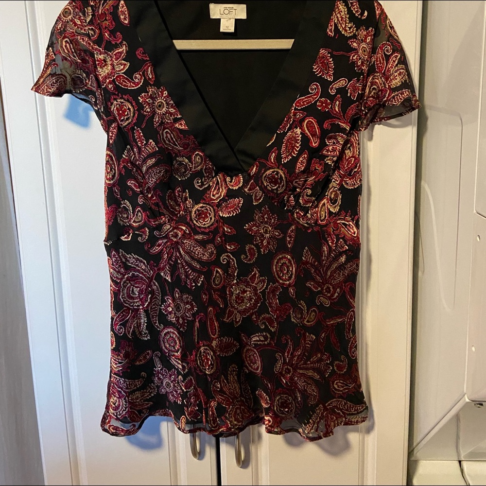 Beautiful Ann Taylor LOFT 
Black Paisley print Top size 12